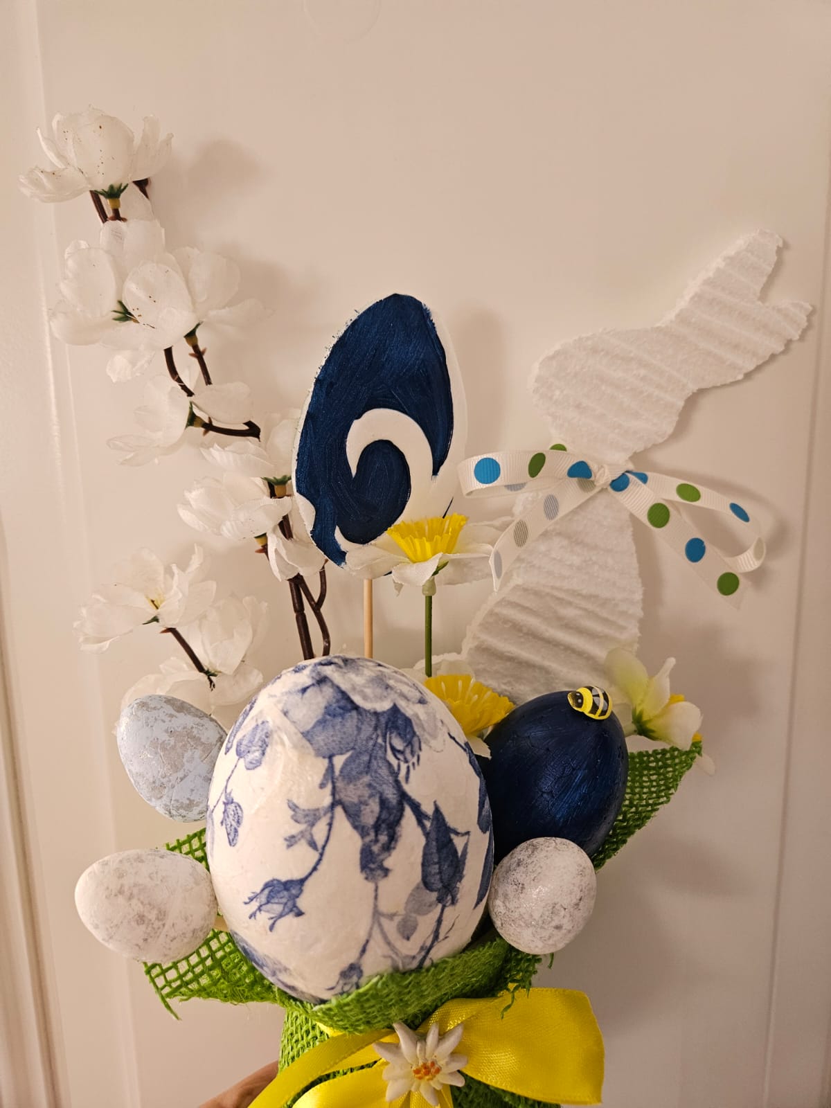 Paște Fericit: Iepurași și Oua Colorate